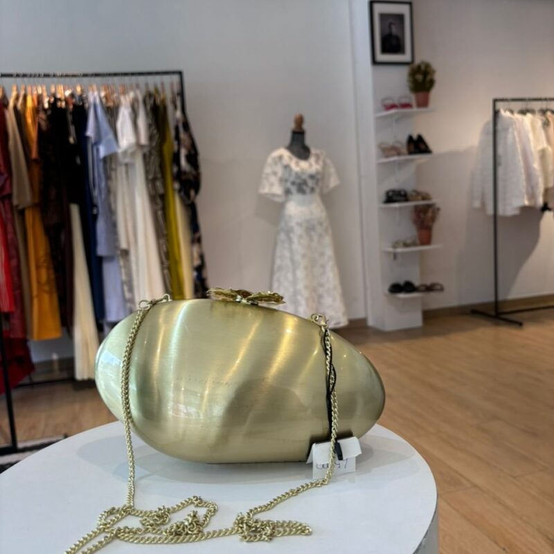 Pochette Ovale en métal à Fermoir Fantaisie - Or